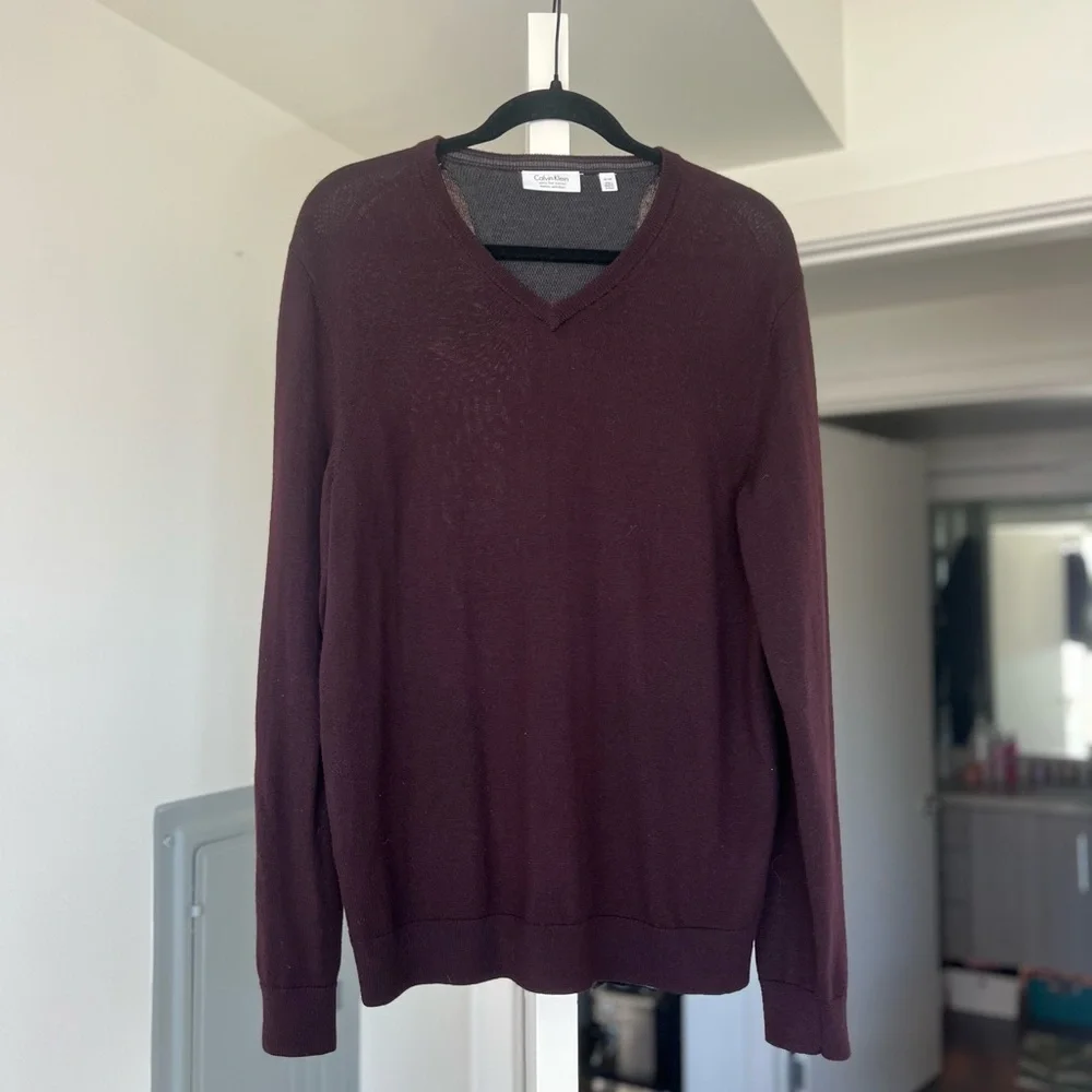 Men's Calvin Klein Extra Fine Merino Wool V-Neck Sweater- M